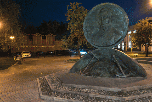 Памятник адмиралу Российского флота Ф.Ф. Ушакову в Тамбове